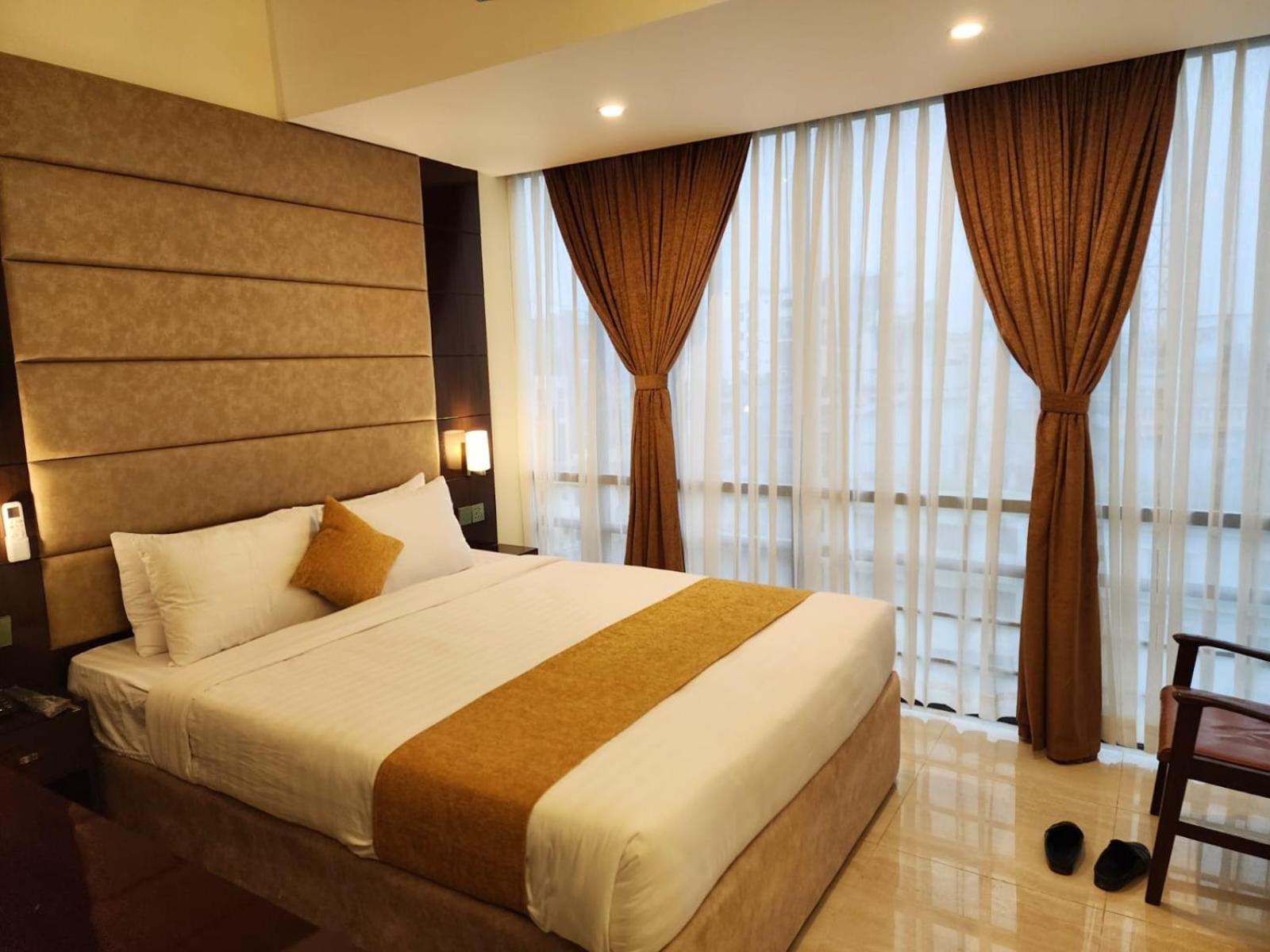 White Park Hotel & Suites Csittagong Kültér fotó