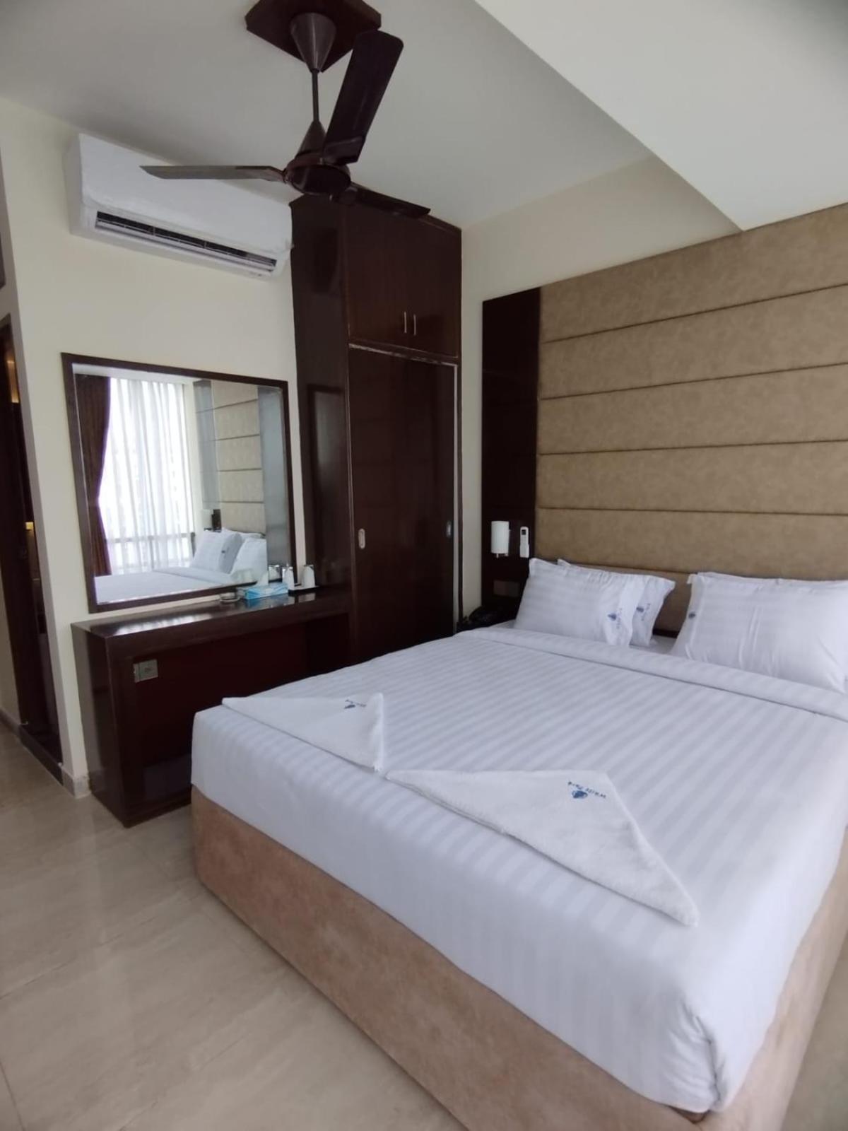 White Park Hotel & Suites Csittagong Kültér fotó