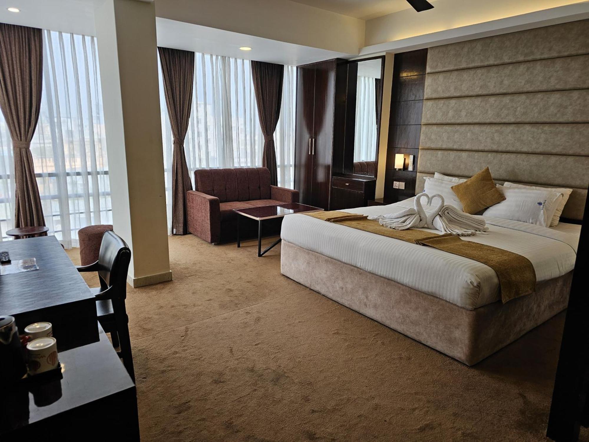 White Park Hotel & Suites Csittagong Kültér fotó