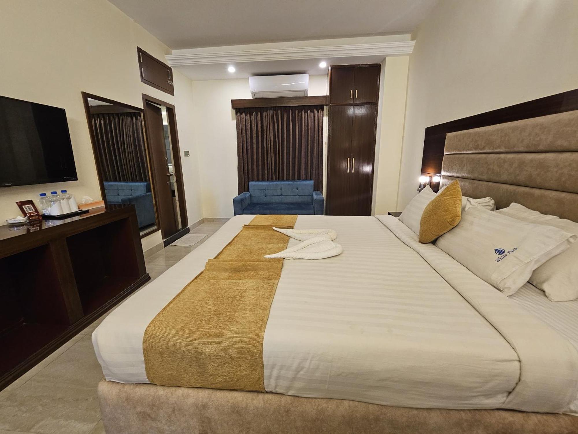 White Park Hotel & Suites Csittagong Kültér fotó